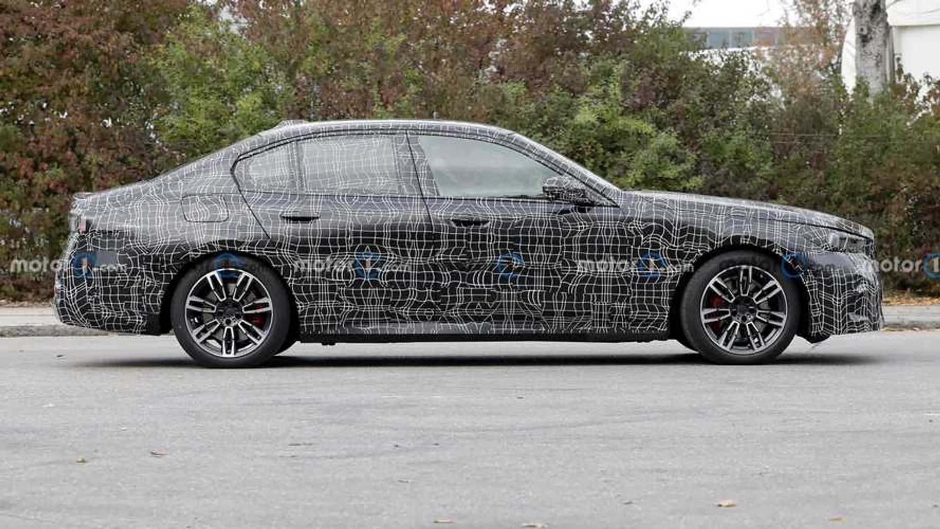 Новий BMW 5 серії (G60) вигляд сбоку