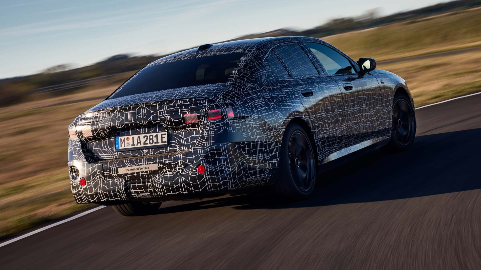Электрический седан BMW i5 2024 готовится к официальной премьере