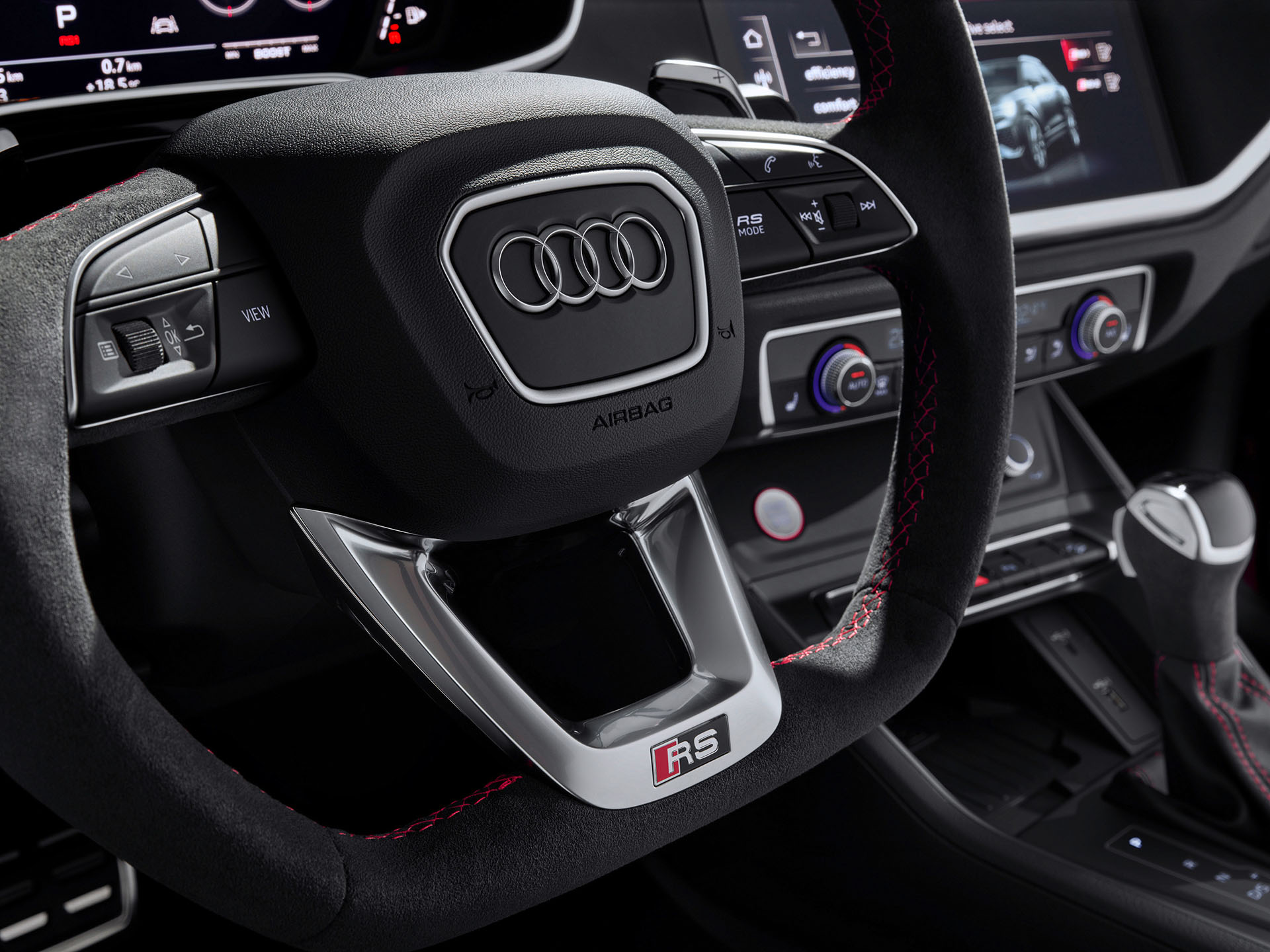 Салон нового Audi RS Q3