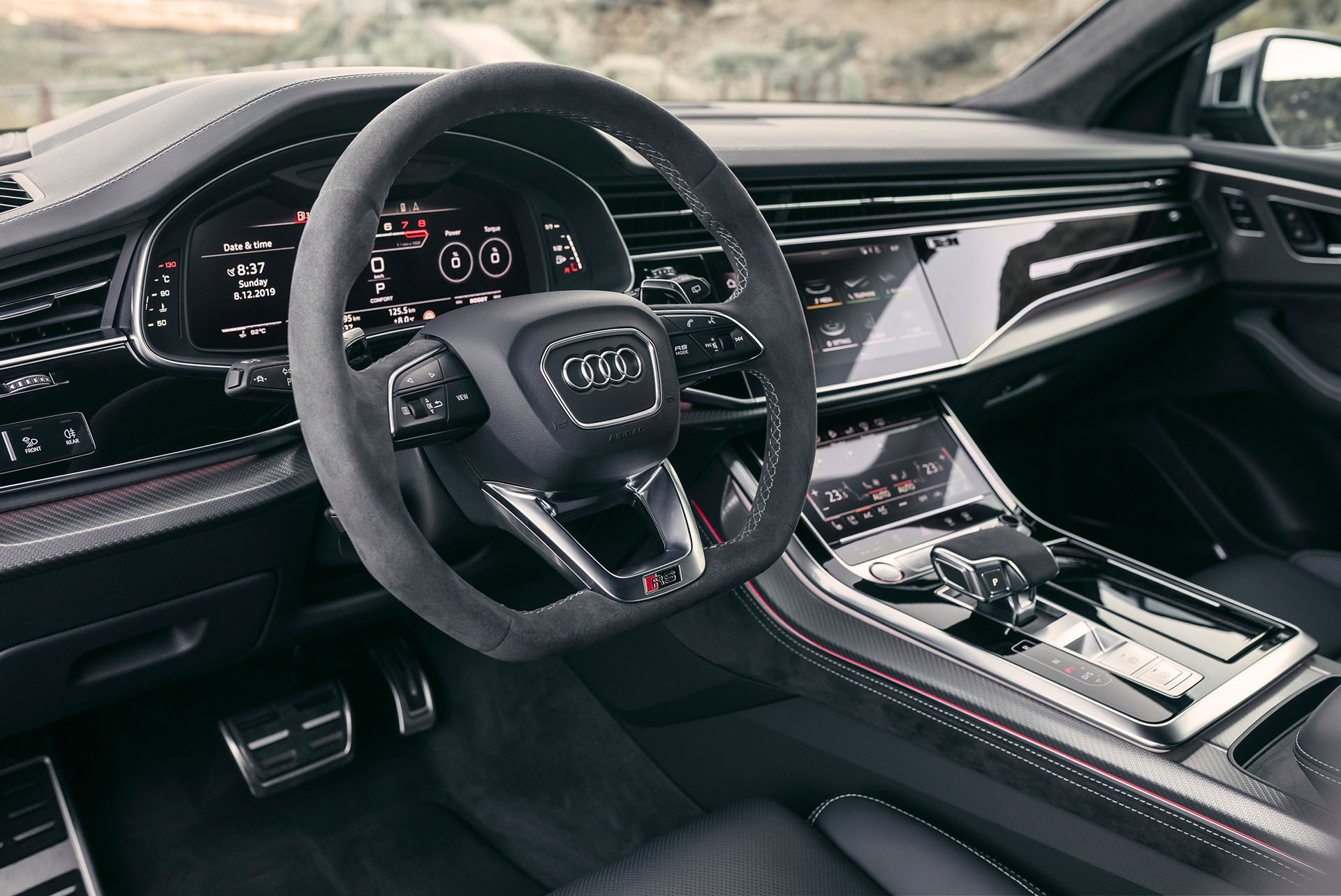 Audi RS Q8 Отделка из углерода и алюминия