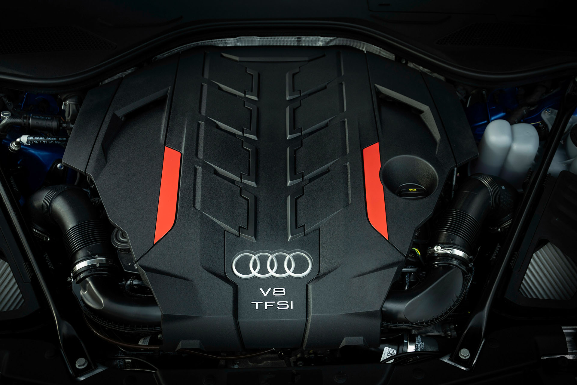 Двигатель Audi S8