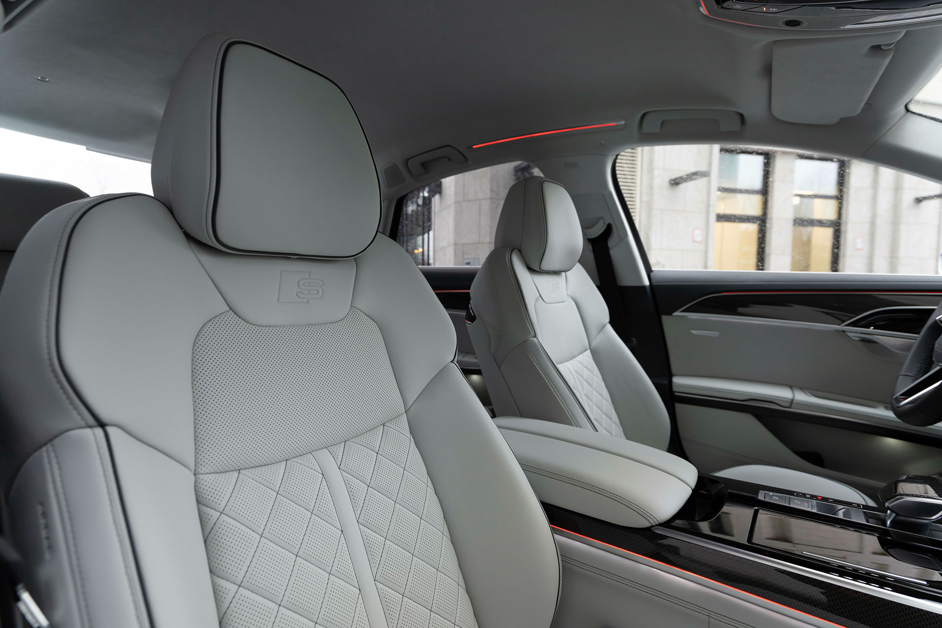Audi S8 Роскошные сиденья
