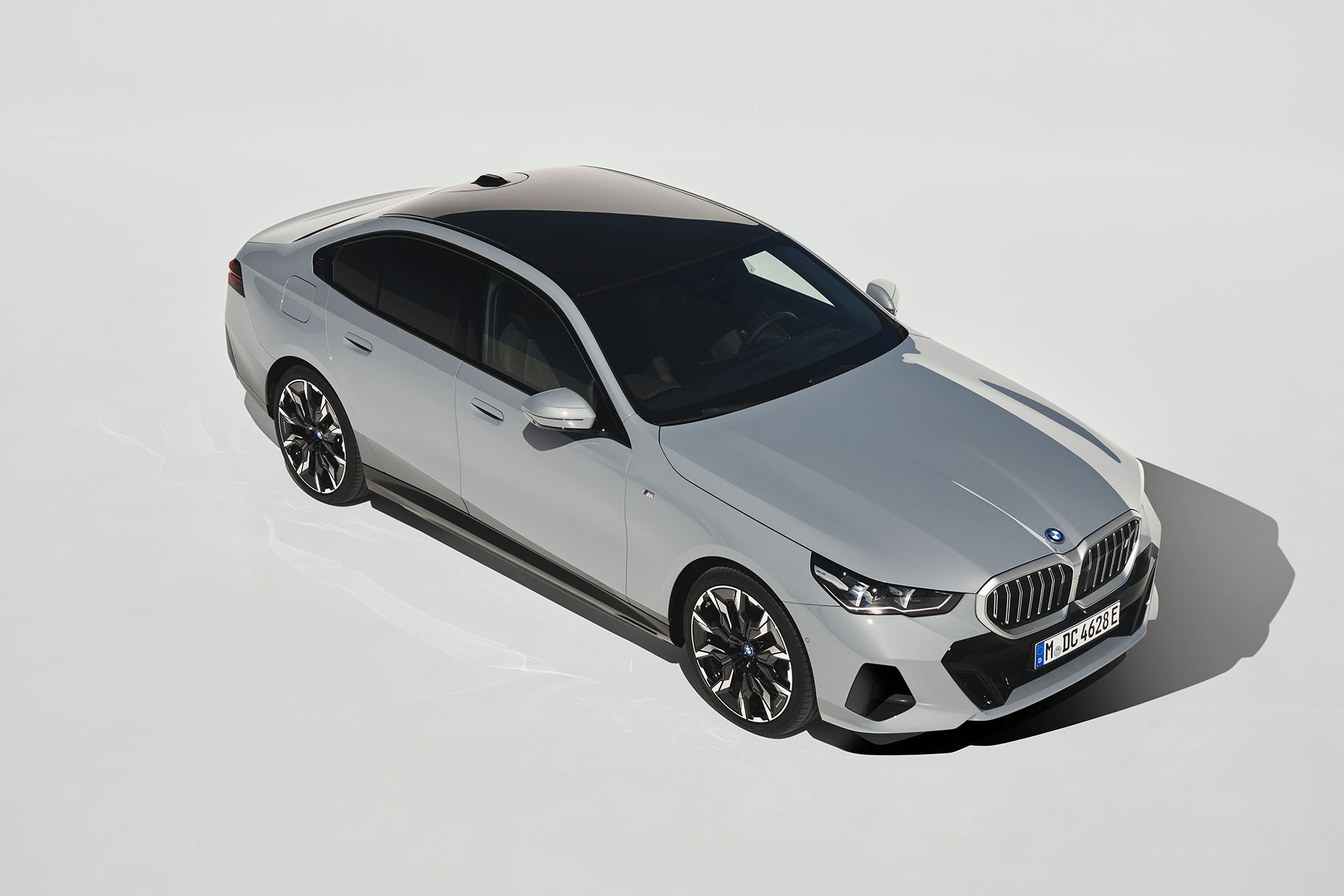 Новий електричний седан BMW i5 G60