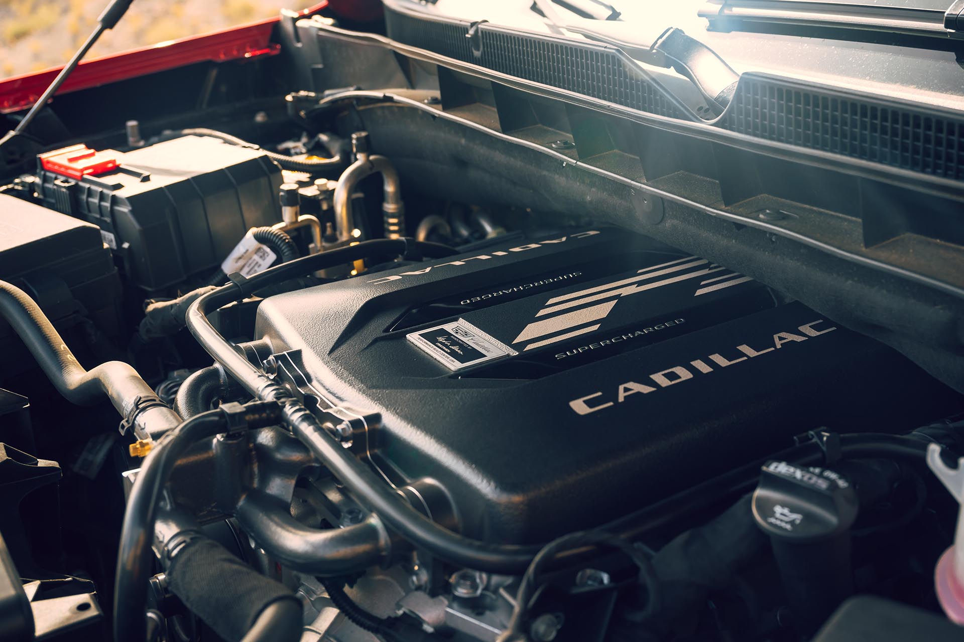 Cadillac Escalade двигатель