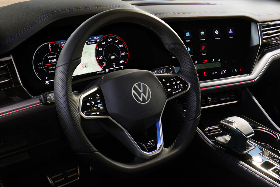 Volkswagen Touareg Два цифровых экрана